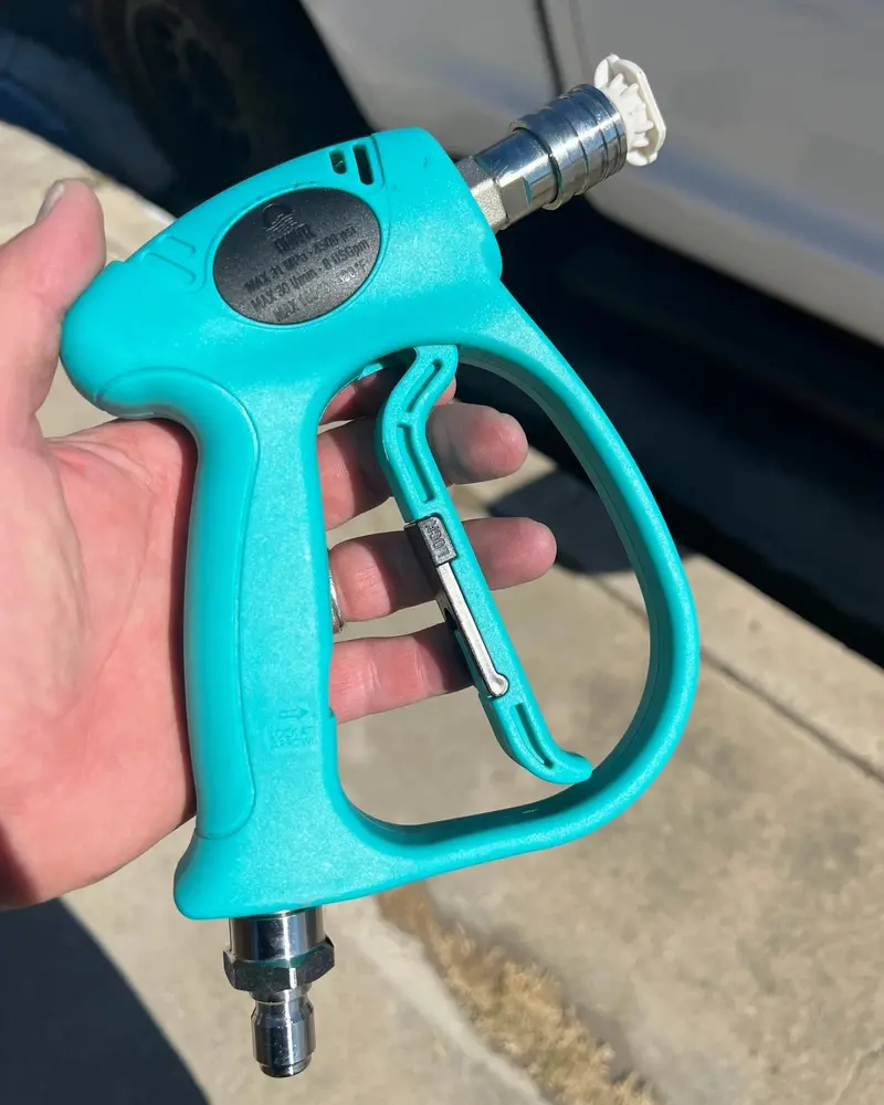 Quivr Impact Pro Short Pressure Washer Gun – Compact, High-Control Trigger Gun For Mobile Detailers 1